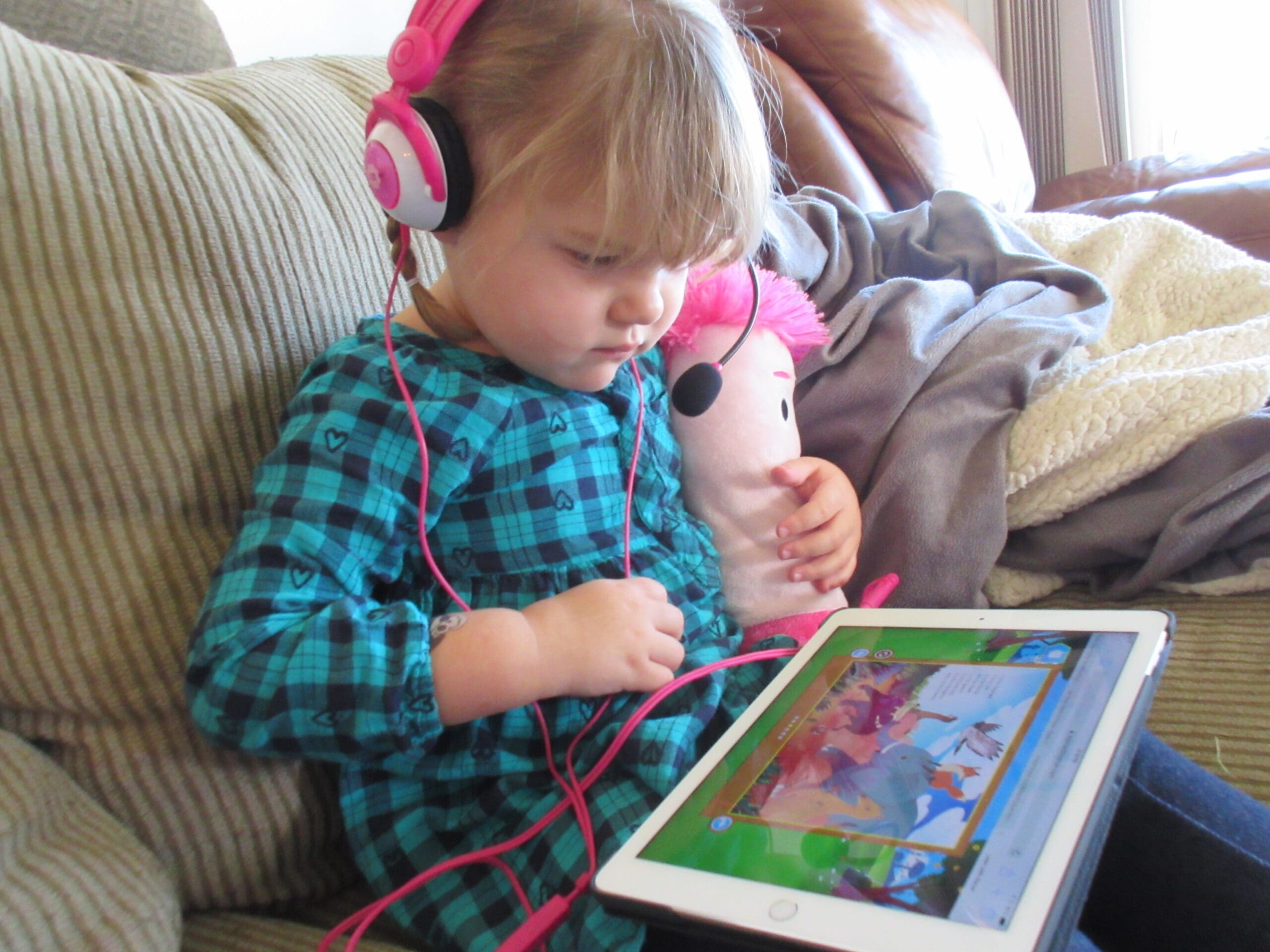 Little girl using her Kidz Gear Deluxe Headset