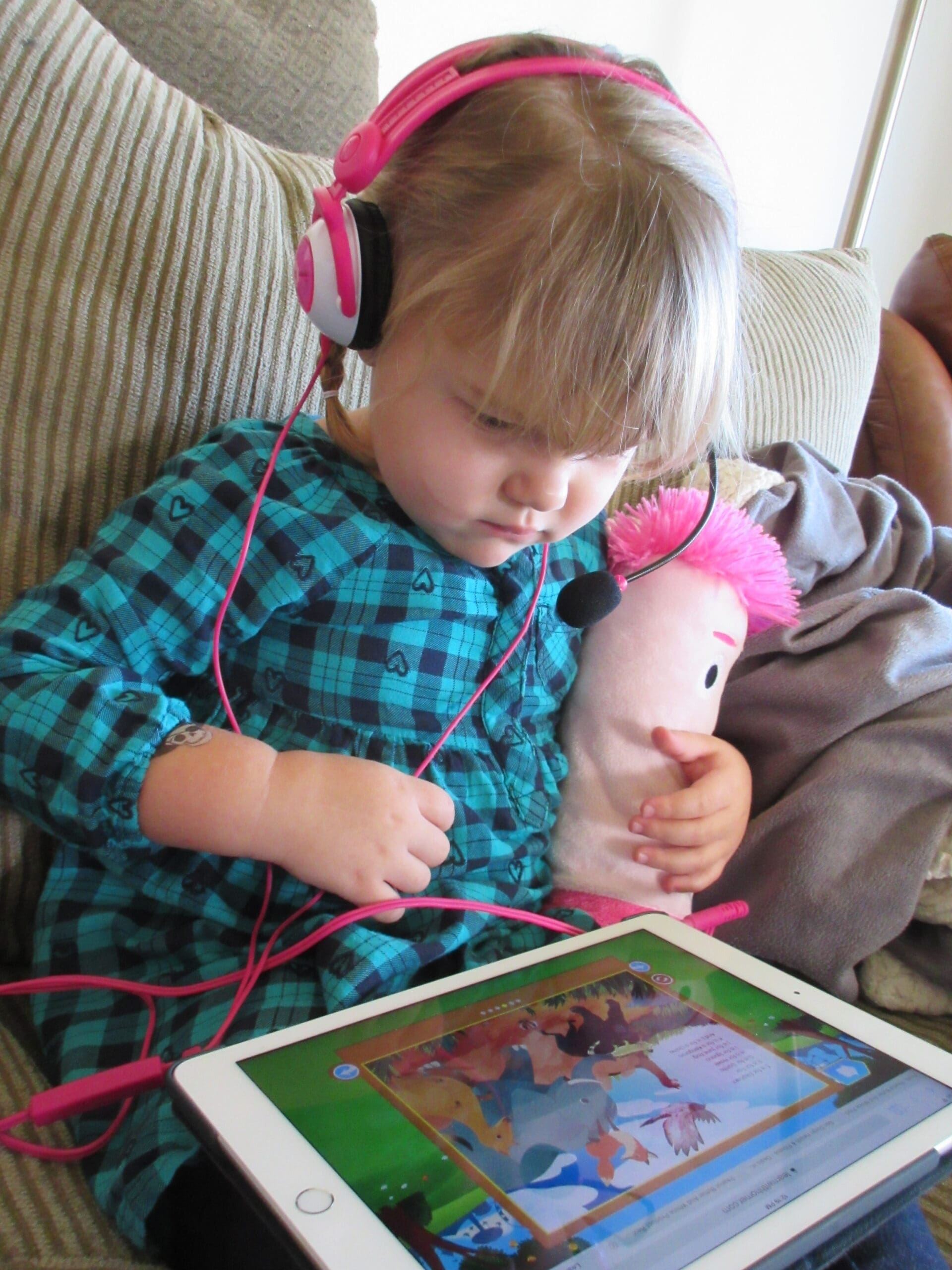 Little girl using her Kidz Gear Deluxe Headset