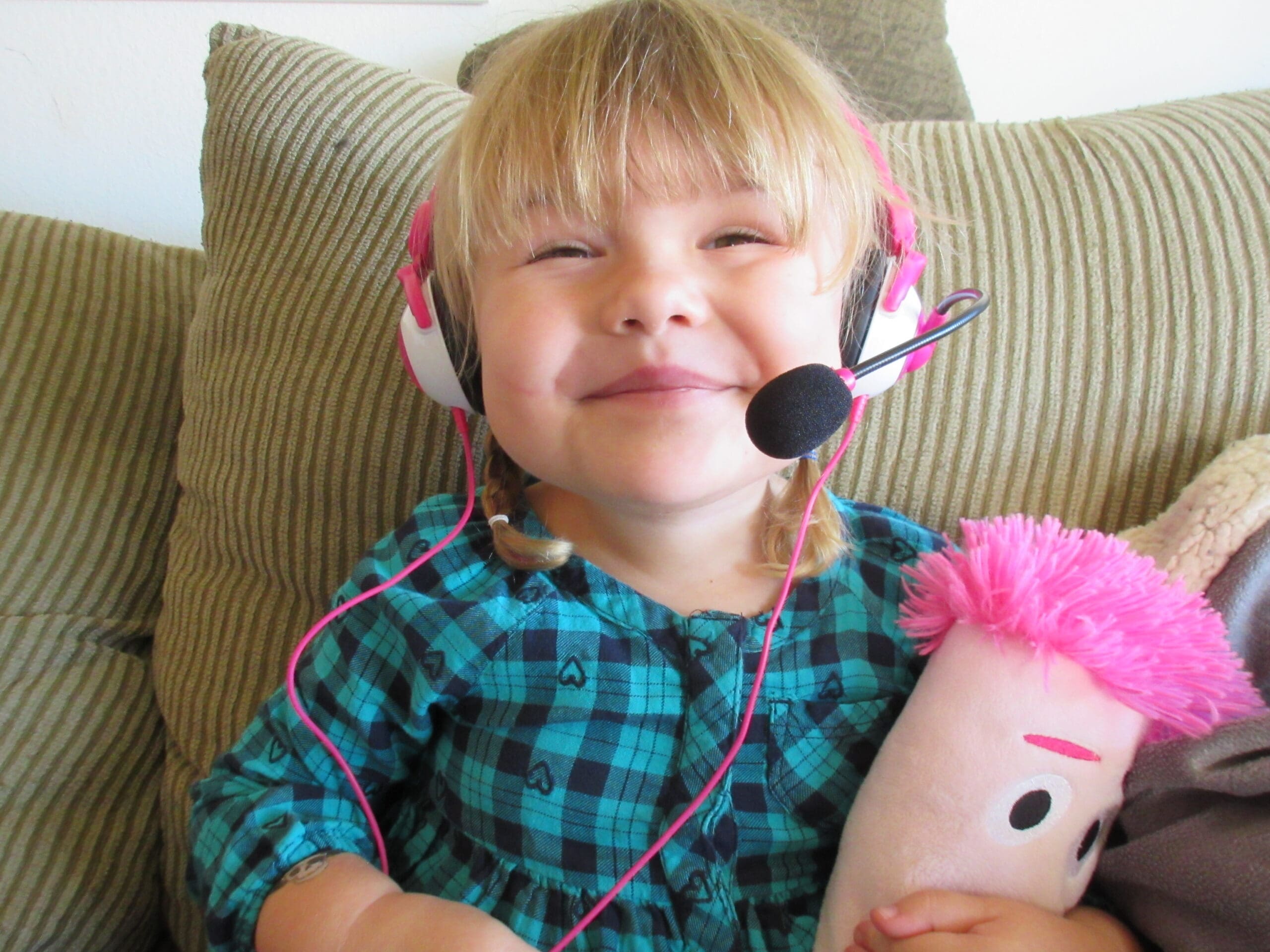 Little girl using her Kidz Gear Deluxe Headset