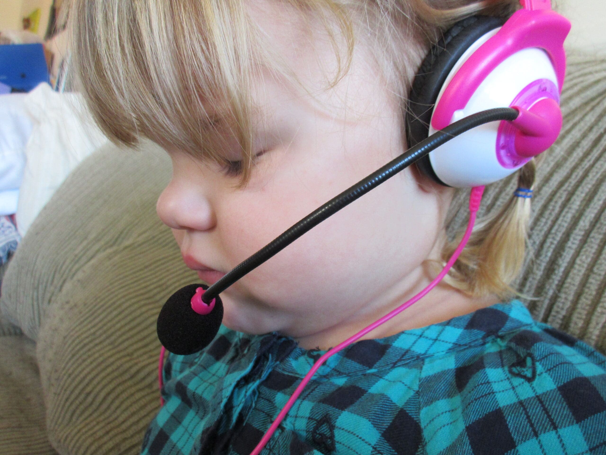 Little girl using her Kidz Gear Deluxe Headset