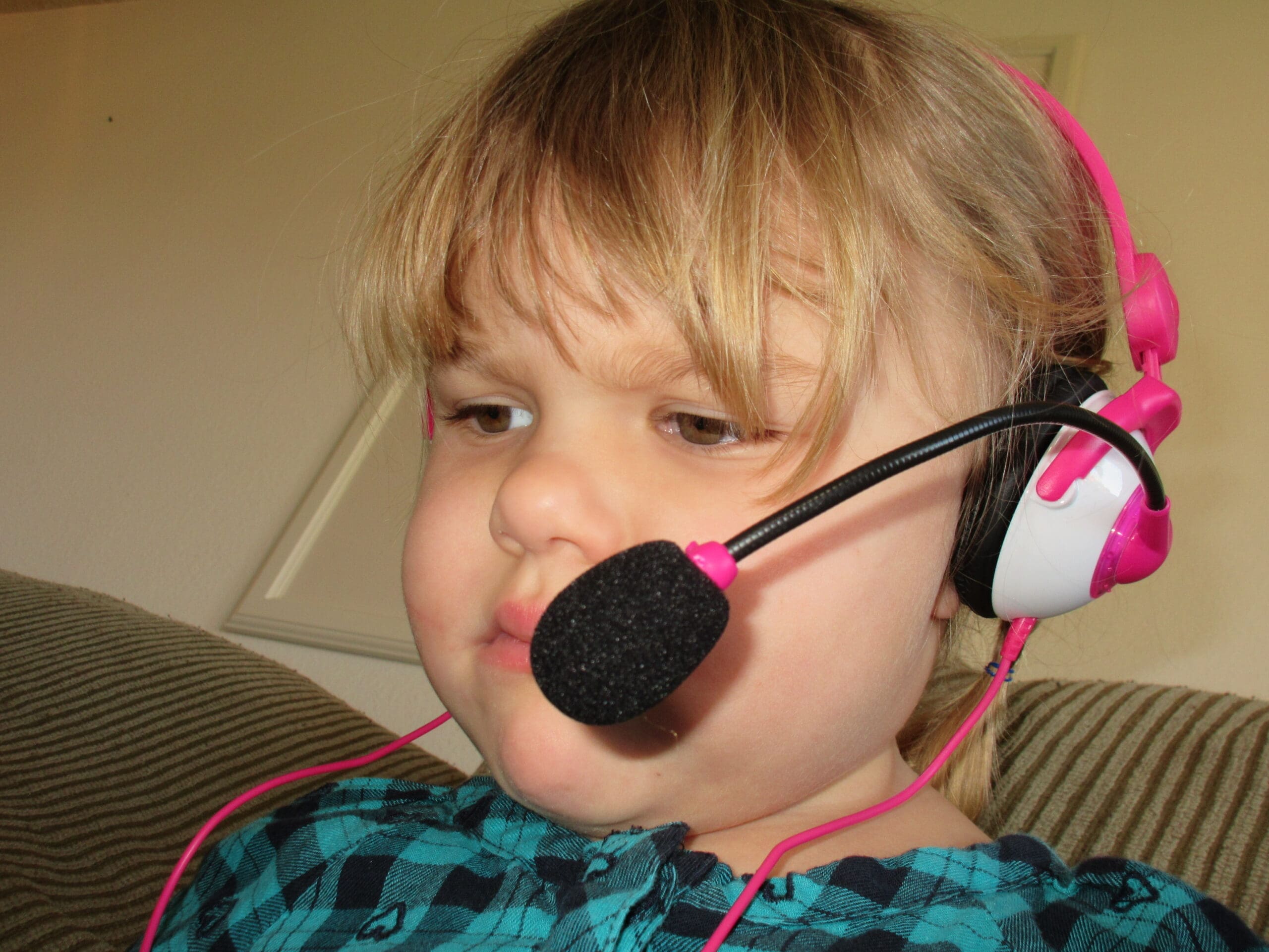 Little girl using her Kidz Gear Deluxe Headset