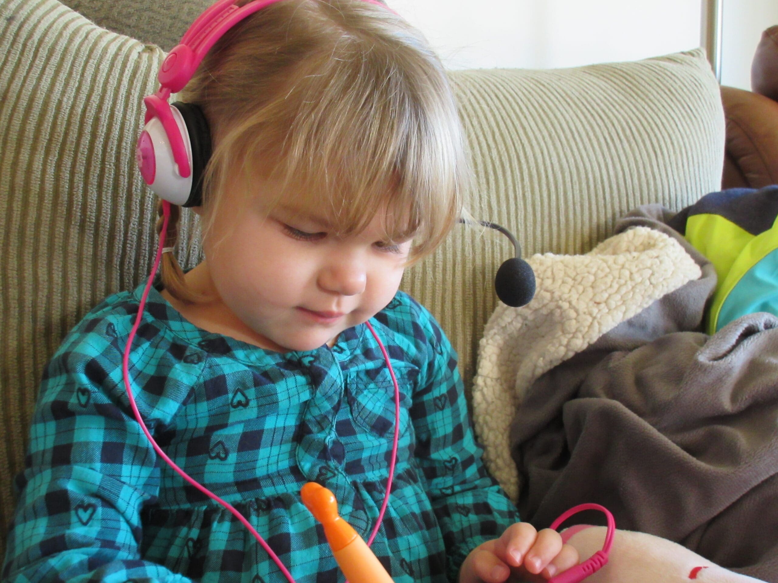 Little girl using her Kidz Gear Deluxe Headset