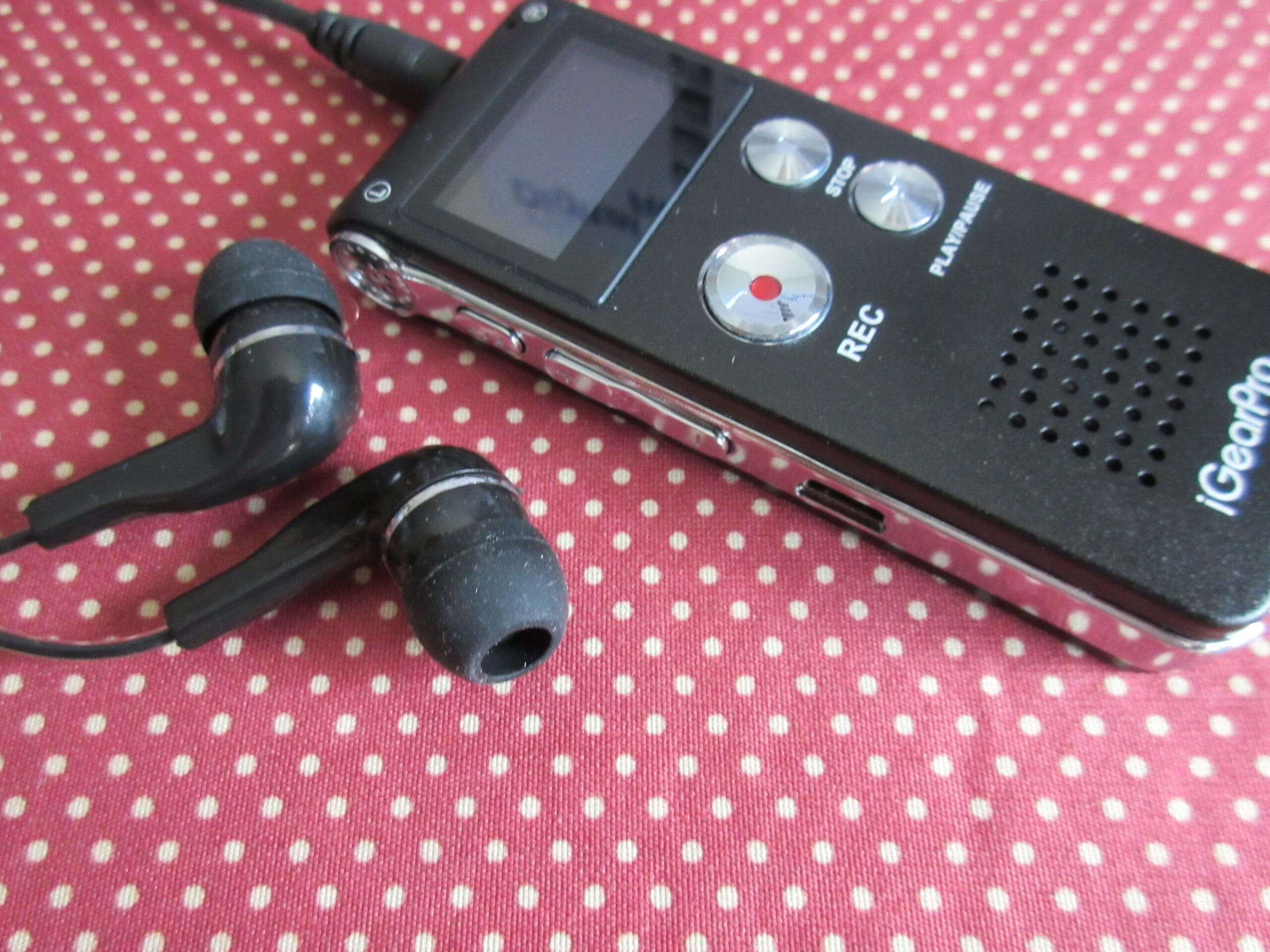 iGearPro 8GB Digital Audio Voice Recorder