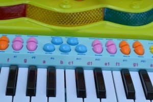 electronic musical organ