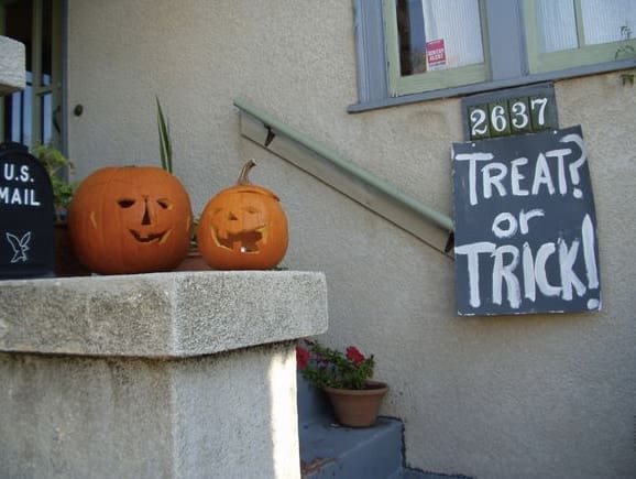 Trick or treat sign