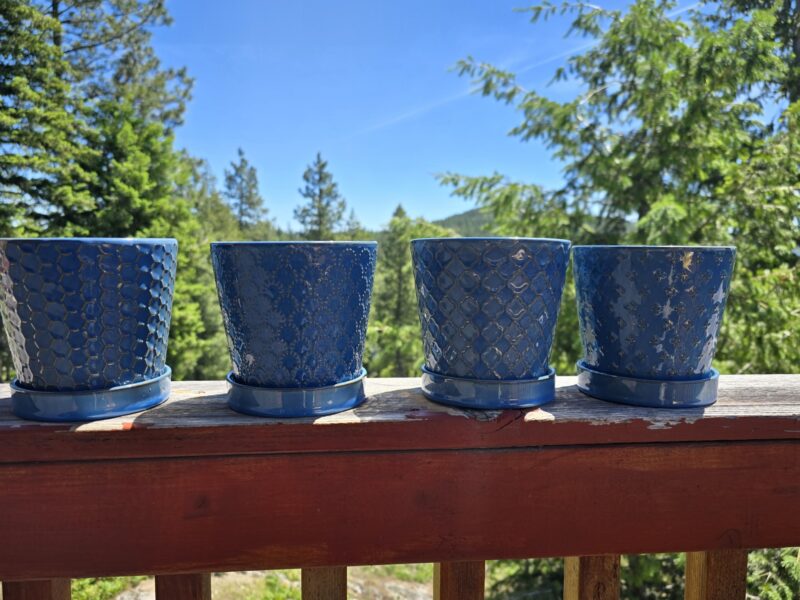 Beautiful blue ceramic pots from BUYMAX.