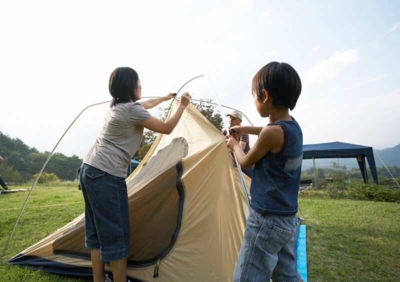 How to get your kids to go outside. Putting up a tent